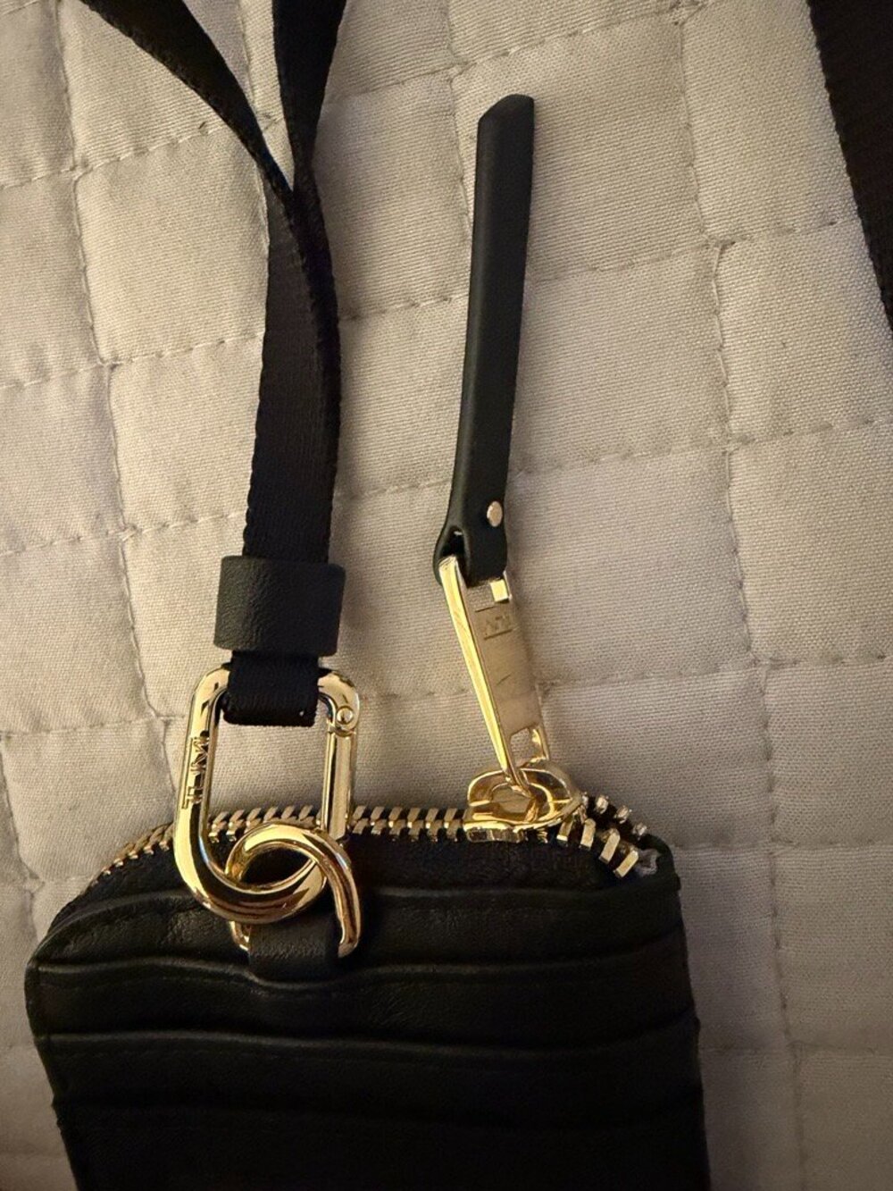 TUMI Vista SLG Lanyard Badge ID Holder Black Gold Never Used - Picture 3 of 5